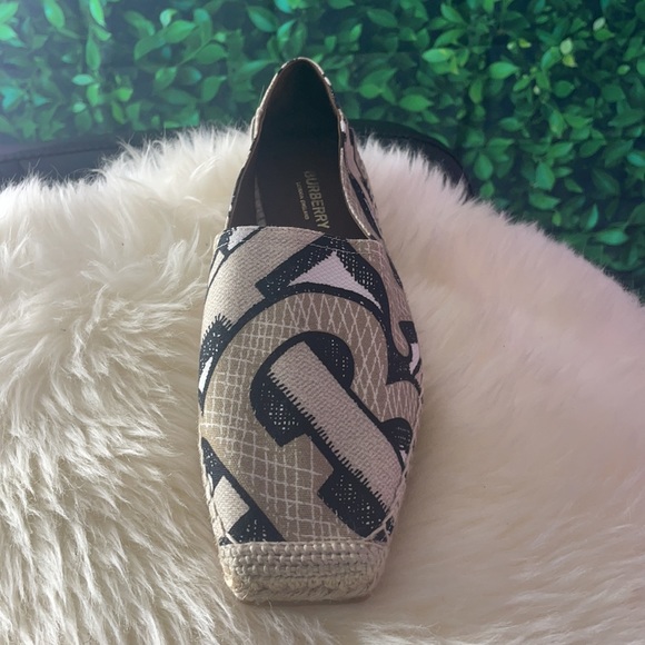 Burberry flats - Picture 4 of 4